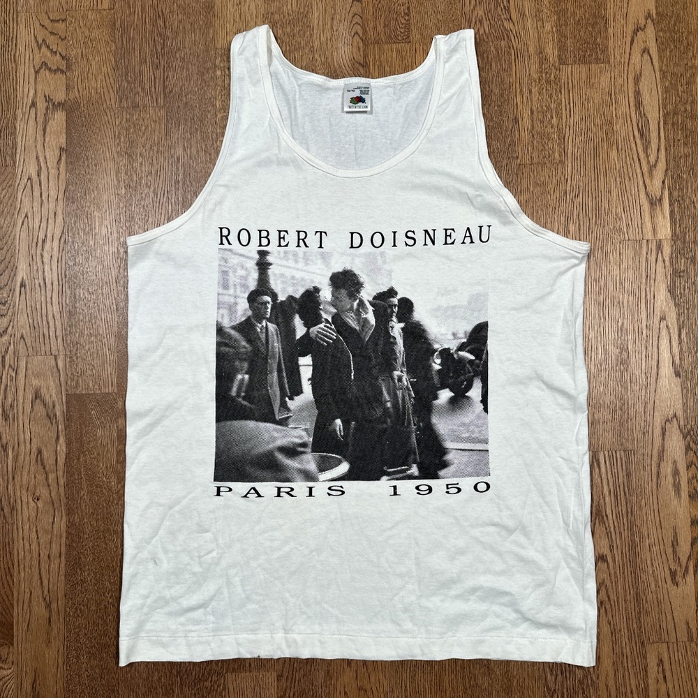 Vintage 90s Robert Doisneau Parios 1950 Kiss at the Hotel Tanktop Mens XL